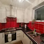 St 5 - Quiet Studio Flat - 11 Mins Walk To Tube