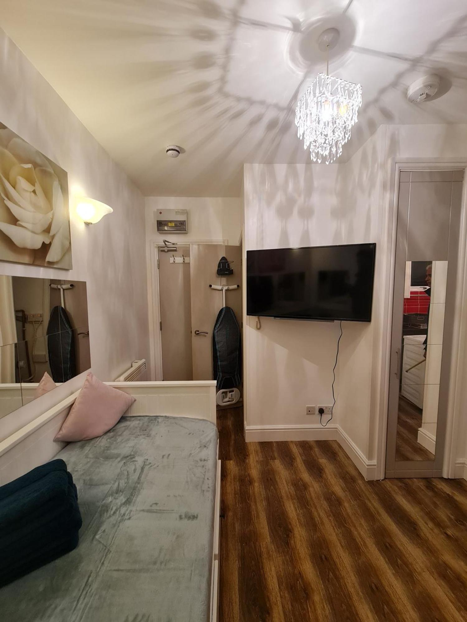 St 5 - Quiet Flat - 11 Mins Walk To Tube Londen